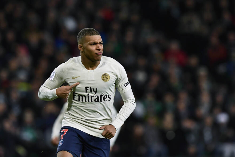 圣诞必备4321！07年欧冠决赛米兰夺魁，这颗“圣诞树”谁能买得起